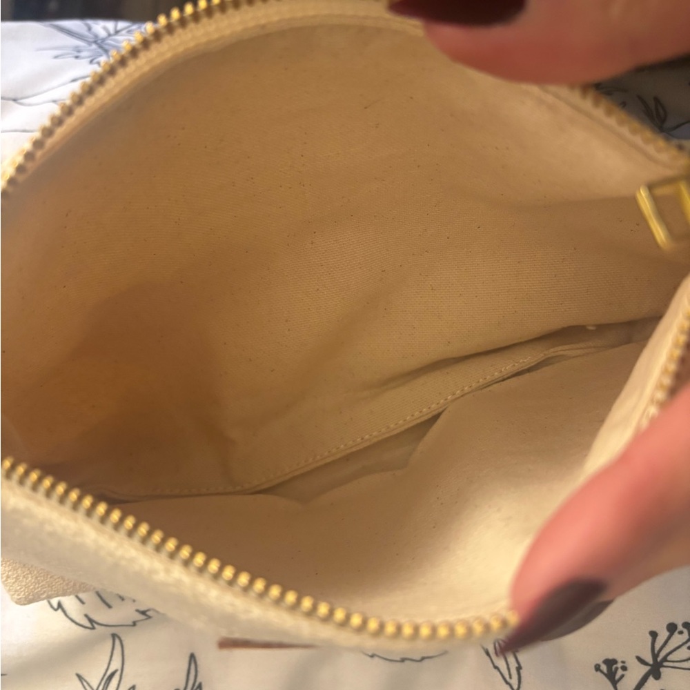 Cream and Red Heart Cosmetic Bag - Picture 4 of 4